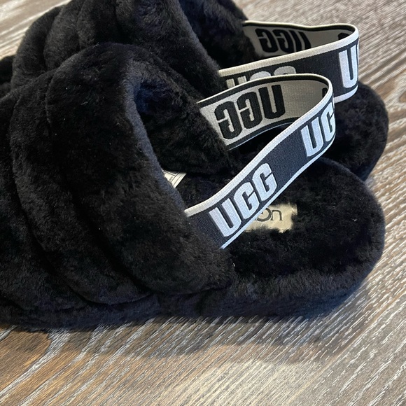 Ugg Black Fuzzy Sandals/Slippers-Sz-6 - Picture 9 of 9